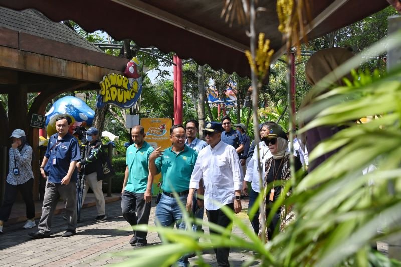 Bersama Pemda dan Pengelola Tempat Wisata, Menhub Ingatkan Masyarakat Gunakan Bus Laik Jalan