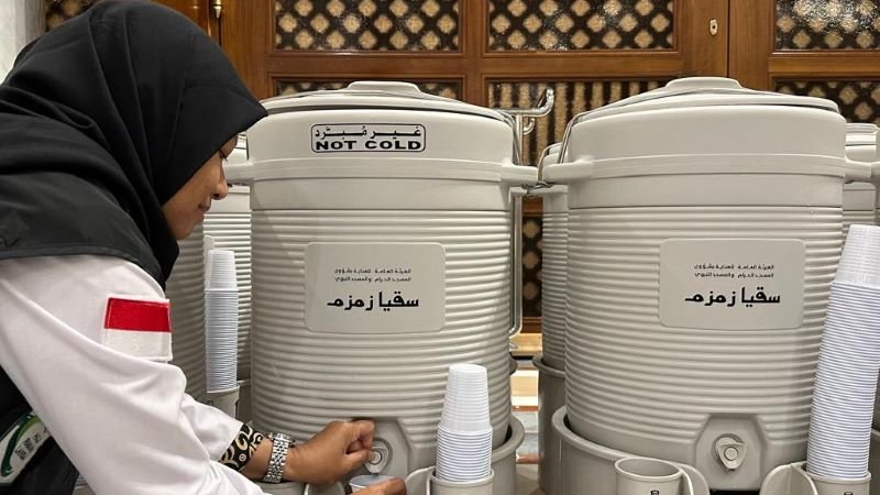 Jemaah Bawa Zamzam di Koper Bagasi, Berisiko Kena Denda