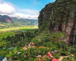 Menikmati Keindahan Lembah Harau, Lembah yang Dikelilingi Tebing Tinggi