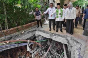 Pj. Gubernur Teguh Tinjau Perbaikan Saluran Air untuk Atasi Banjir di Jakarta Selatan