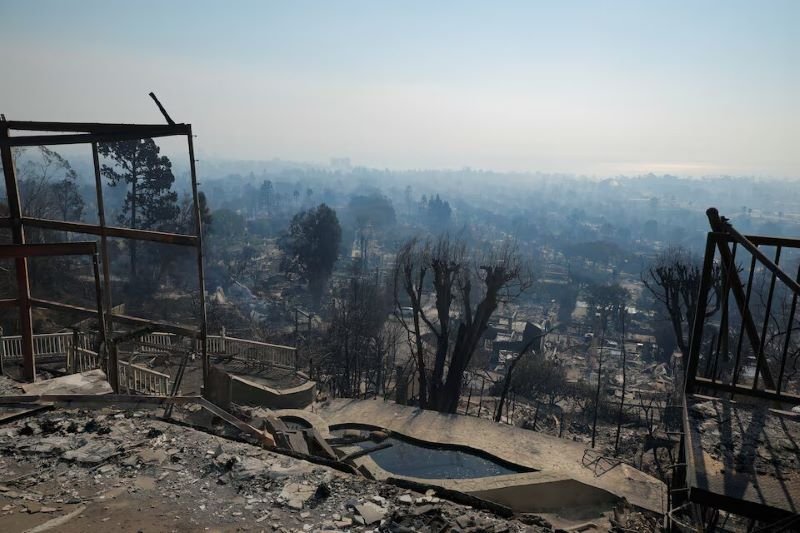 Kebakaran hutan di Los Angeles Melahap Ribuan Rumah Bahkan Saat Angin Kencang Mereda