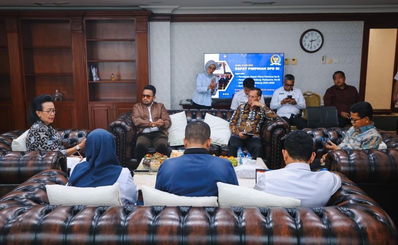 Rapat Diskusi DPD dengaan Dirjen Perkeretaapian, Perlunya Perluasan Jalur Kereta Api
