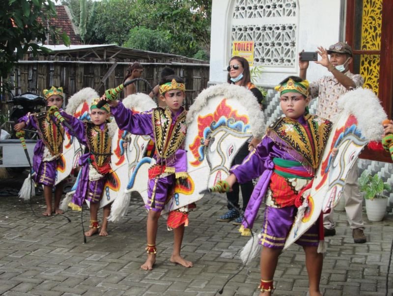 Yuk, Berkunjung ke Kampung Tenun Ikat Bandar Kidul!