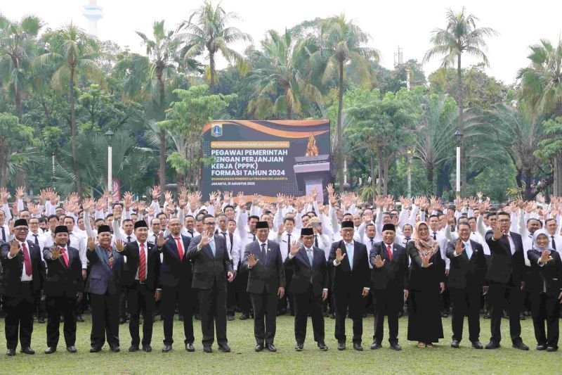 Gubernur Pramono Lantik 2.703 PPPK Tahap I, Tekankan Integritas dan Etos Kerja