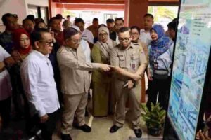 Gubernur Pramono Serahkan Kunci Hunian Rusunawa PIK Pulogadung
