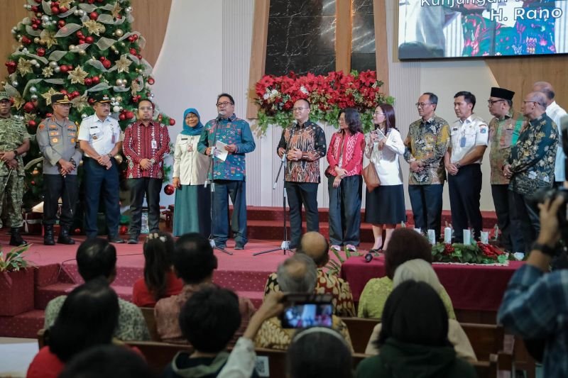 Gubernur Pramono dan Wagub Rano Safari Natal 2025, Serukan Kerukunan Antarumat