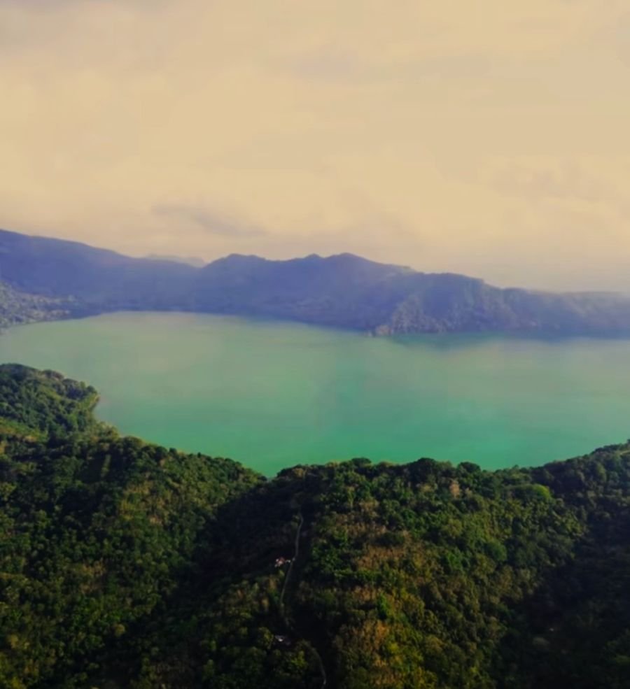 Hanyut dalam Pesona Danau Sano Nggoang