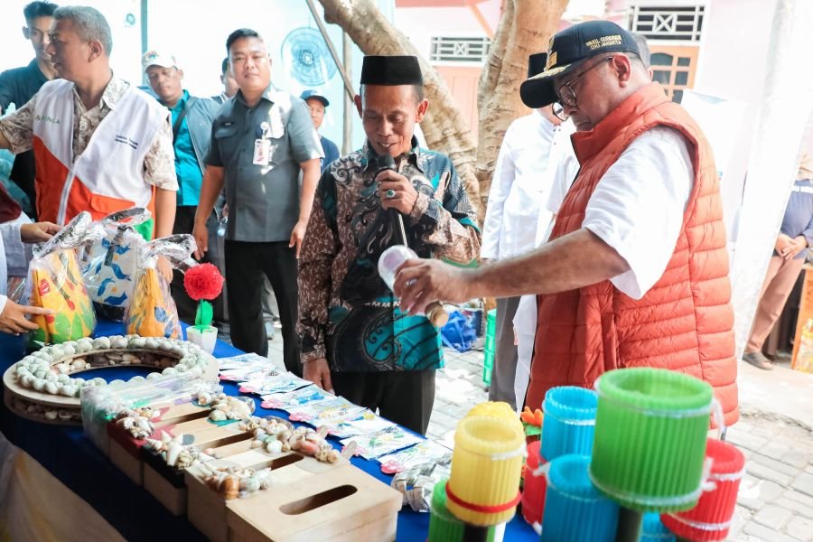 Wagub Rano Tinjau Layanan Warga Pulau Untung Jawa