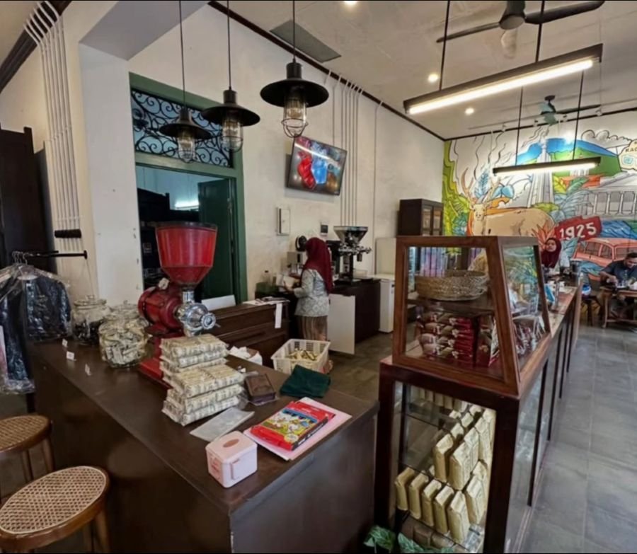 Menikmati Kopi Legendaris Kopi Bah Sipit, Merawat Rasa dan Cerita dalam Secangkir Kopi