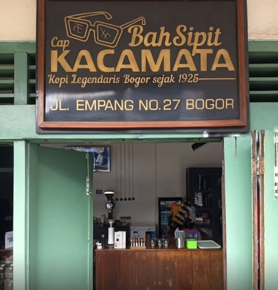 Menikmati Kopi Legendaris Kopi Bah Sipit, Merawat Rasa dan Cerita dalam Secangkir Kopi