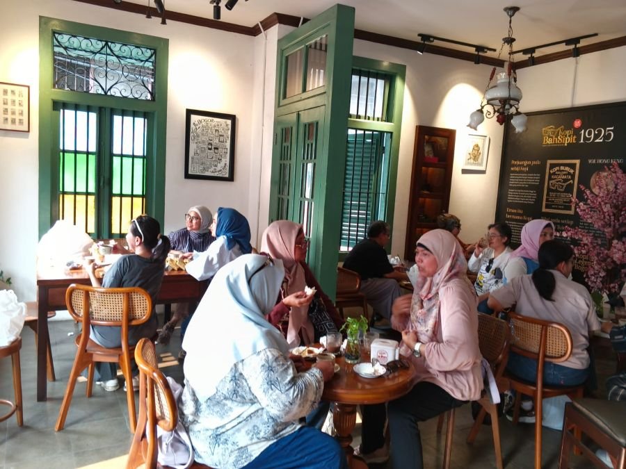 Menikmati Kopi Legendaris Kopi Bah Sipit, Merawat Rasa dan Cerita dalam Secangkir Kopi