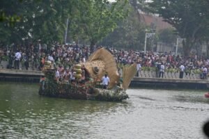 Pemprov DKI Ajak Warga Pilah Sampah dari Rumah, 43 Perahu dari Barang Bekas Hiasi Danau Sunter